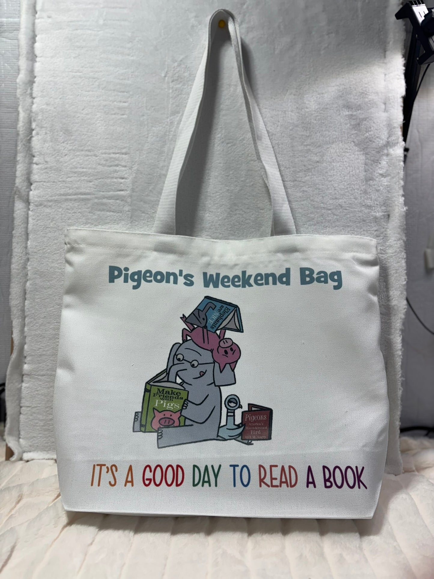 Pigeon's Weekend Bag Zippered Tote Bag
