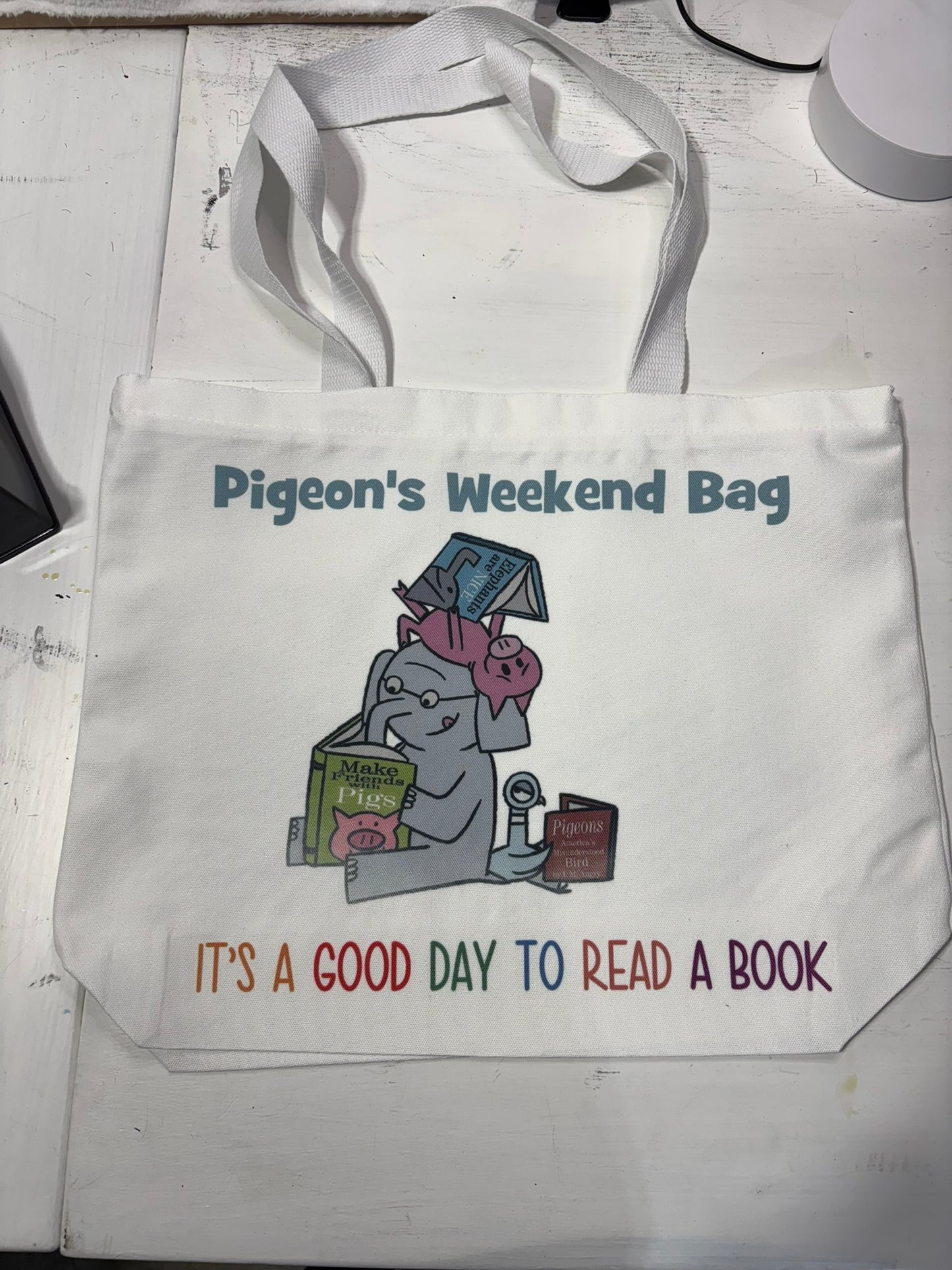 Pigeon's Weekend Bag Zippered Tote Bag