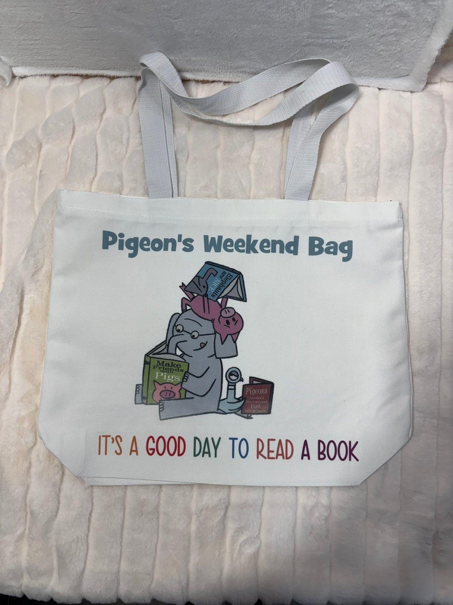 Pigeon's Weekend Bag Zippered Tote Bag